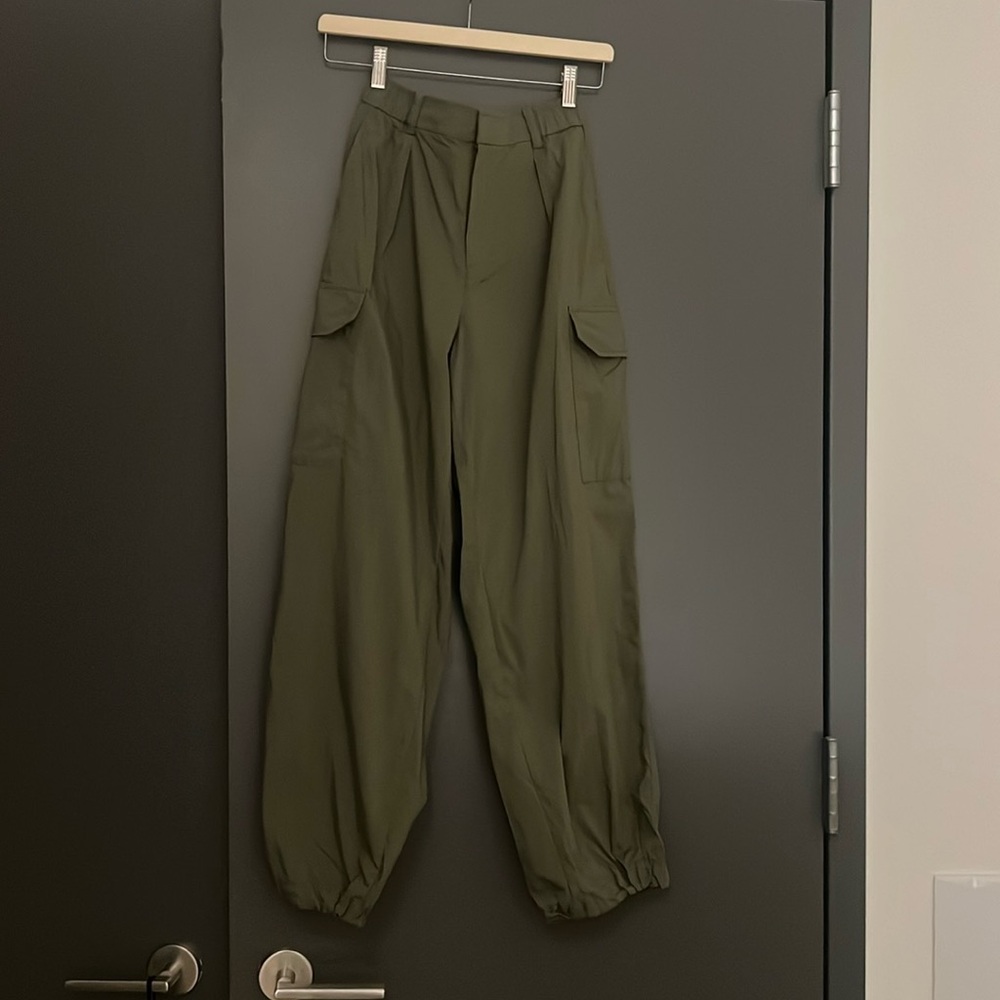 Uniqlo Parachute Pants Olive XS